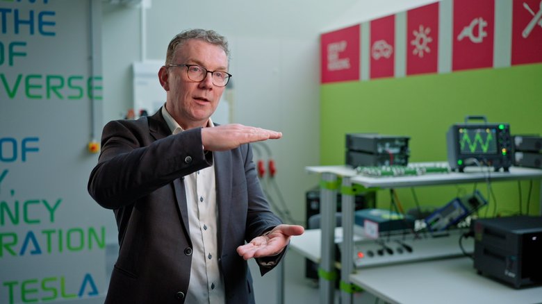 Jan Geurts van Kessel, PD kandidaat doet met Netbewust Normeren onderzoek naar stroomkwaliteit