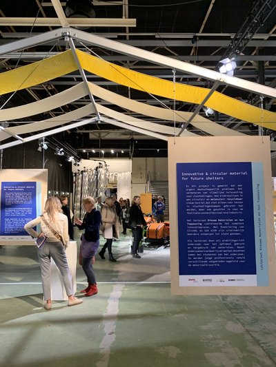 Het circulaire tentdoek tentoongesteld tijdens de Dutch Design Week. -- klik op de afbeelding om te vergroten