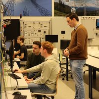 Mertijn Weeda, Avans Hogeschool, begeleidt studenten -- klik op de afbeelding om te vergroten