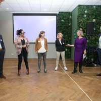 Het panel: Huib de Jong, Zakia Guernina, Carolien Kattenbelt, Jifke Sol, Hermen van der Lugt -- klik op de afbeelding om te vergroten