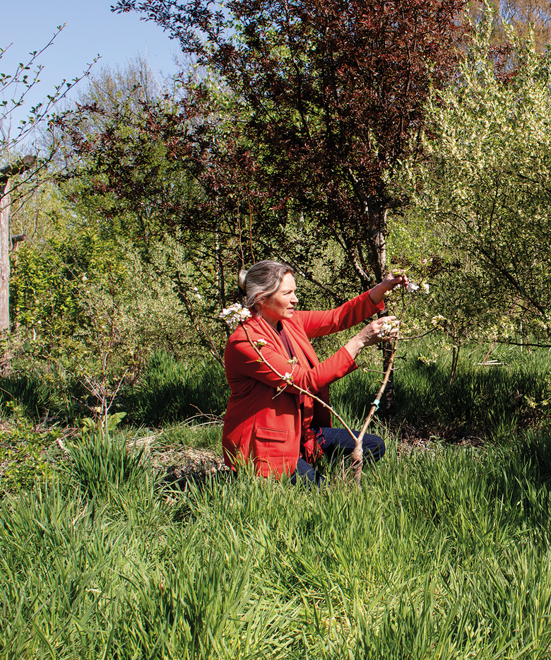 Lector Frederike Praasterink in een groene omgeving