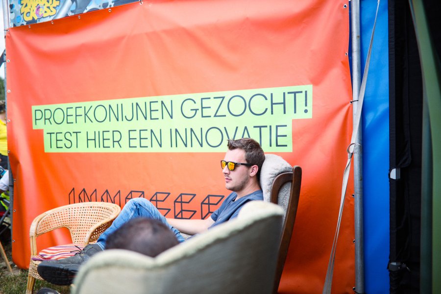 Man in fauteuil op Zwarte Cross festival 