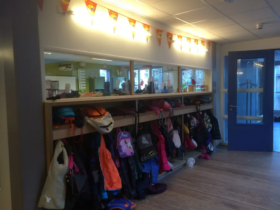 Schooltassen in gang