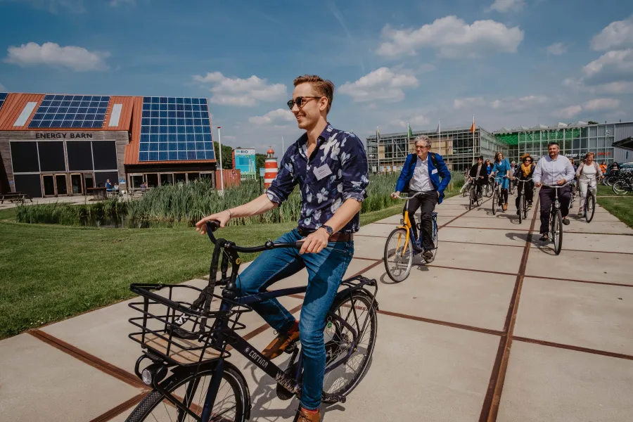 Man op fiets